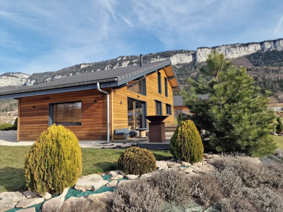 The chalet, a tall pine and the Vercors cliff