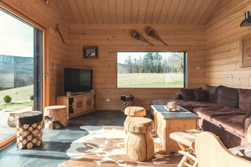 The lounge and its windows onto the meadow